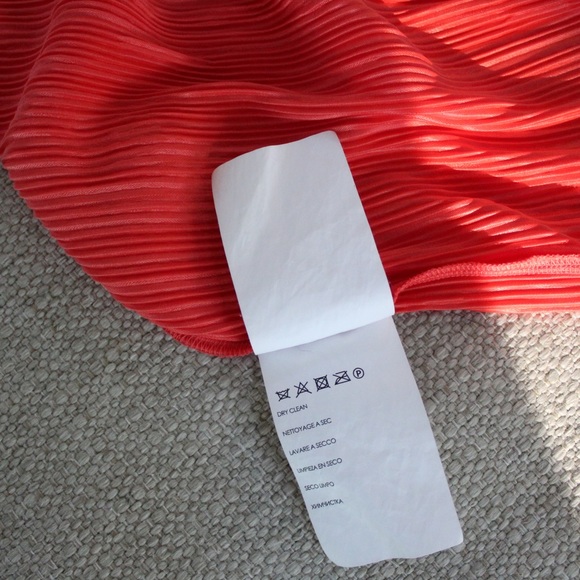 Club Monaco pleated red tank - Picture 8 of 8